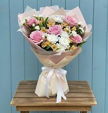 Букет цветов из:  Гвоздики, Орхидеи и Розы в Тарбагатае Республики Бурятия