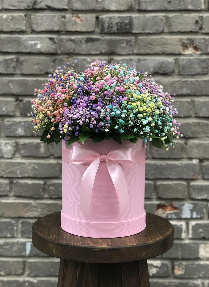 Цветочная композиция из Гипсофила и Розы в шляпной коробке в Тарбагатае Республики Бурятия