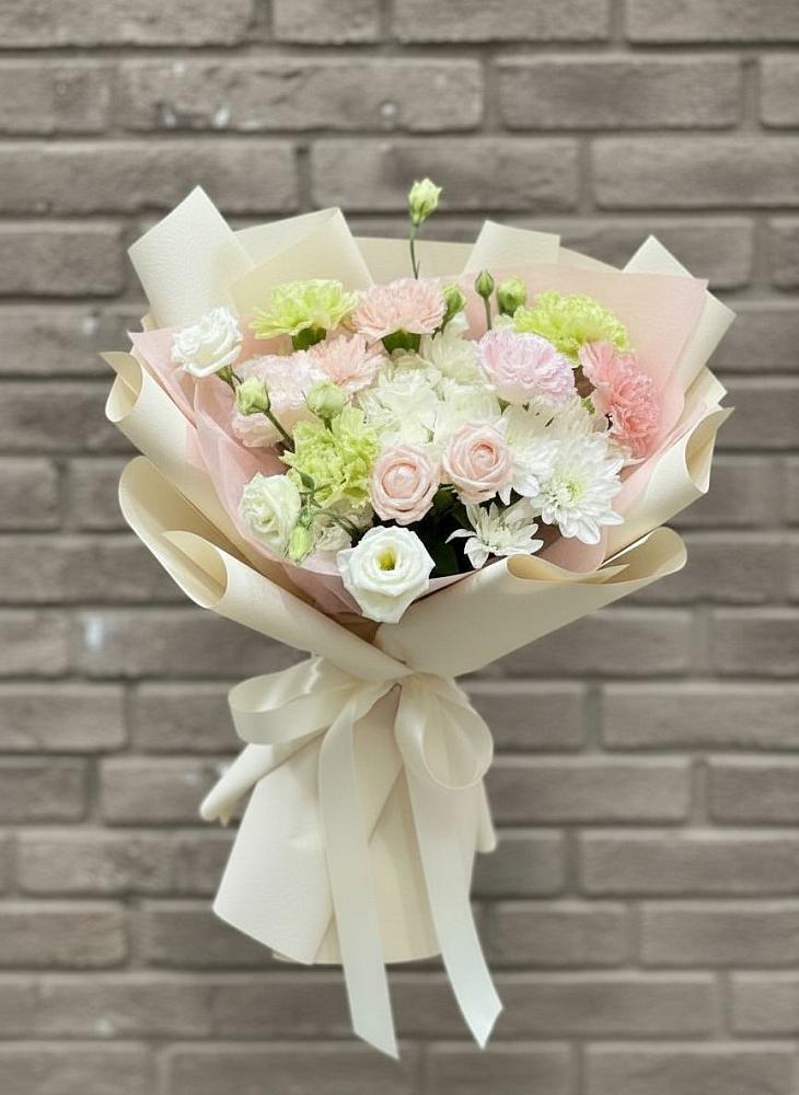 Букет цветов из: Гвоздики, Розы, Лизиантусы и Хризантемы в Тарбагатае Республики Бурятия