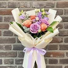 Букет цветов из:  Лизиантусы и Розы в Тарбагатае Республики Бурятия