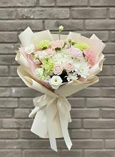 Букет цветов из:  Гвоздики, Розы, Лизиантусы и Хризантемы в Тарбагатае Республики Бурятия