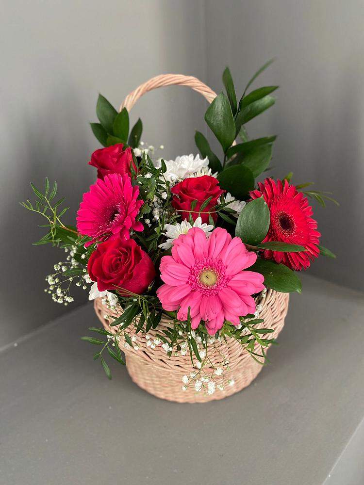 Цветочная композиция из Розы, Хризантемы и Герберы в корзине в Тарбагатае Республики Бурятия